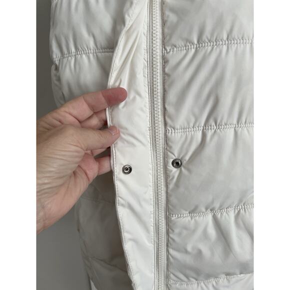 GAP White Puffer Vest - Picture 3 of 10